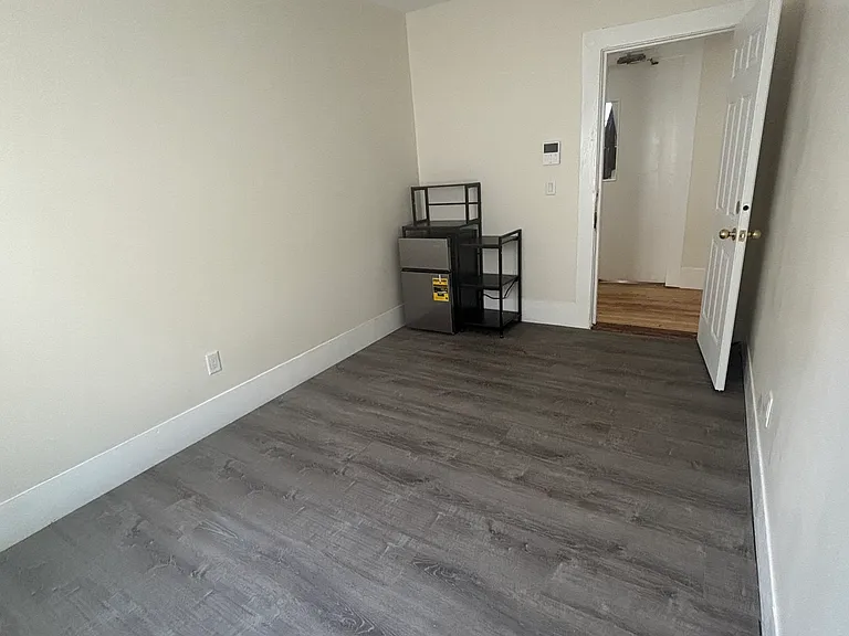 10 Howard St — Photo 9