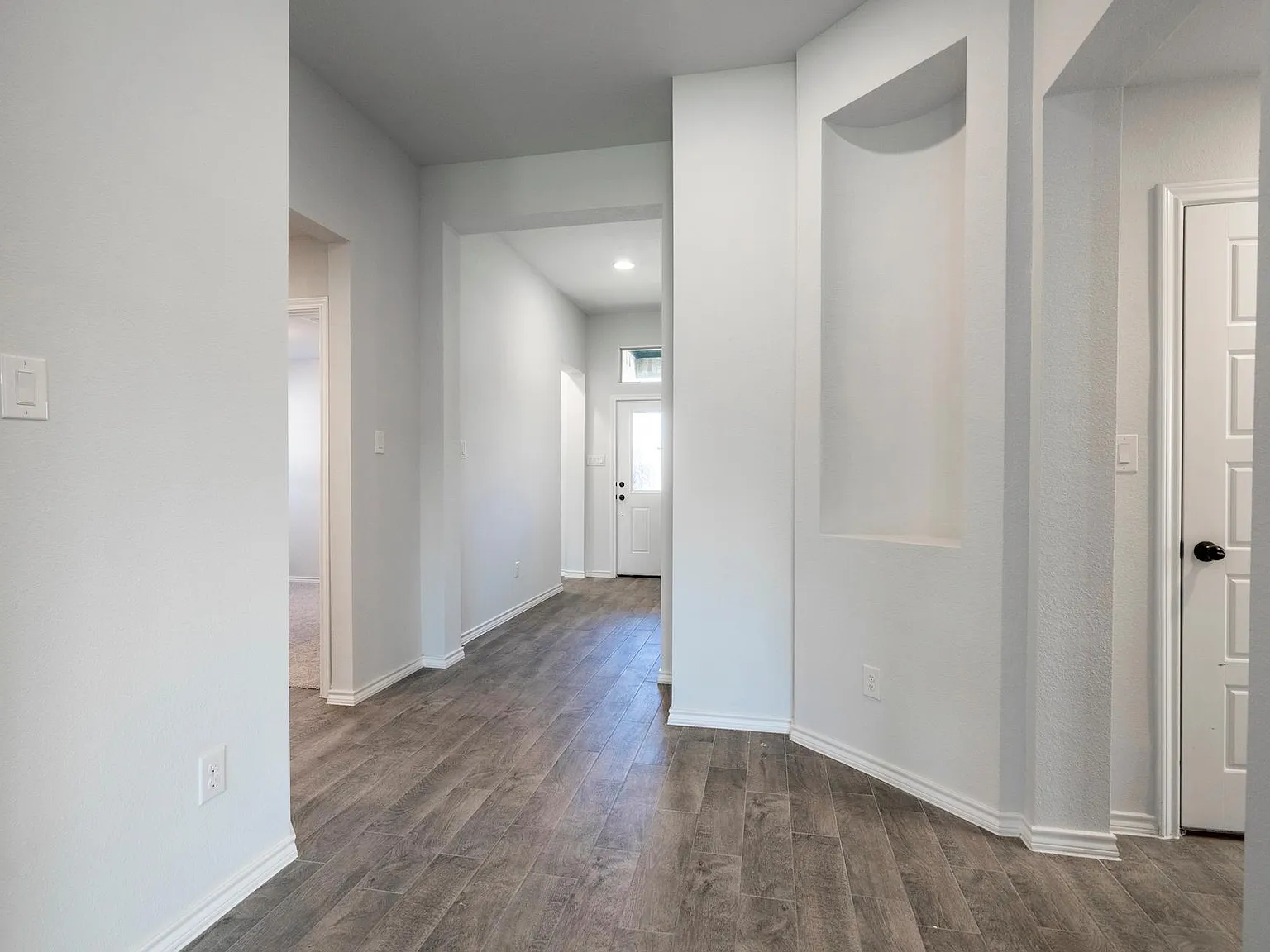 4 bed, 1950 sqft, $2,450 — Photo 3