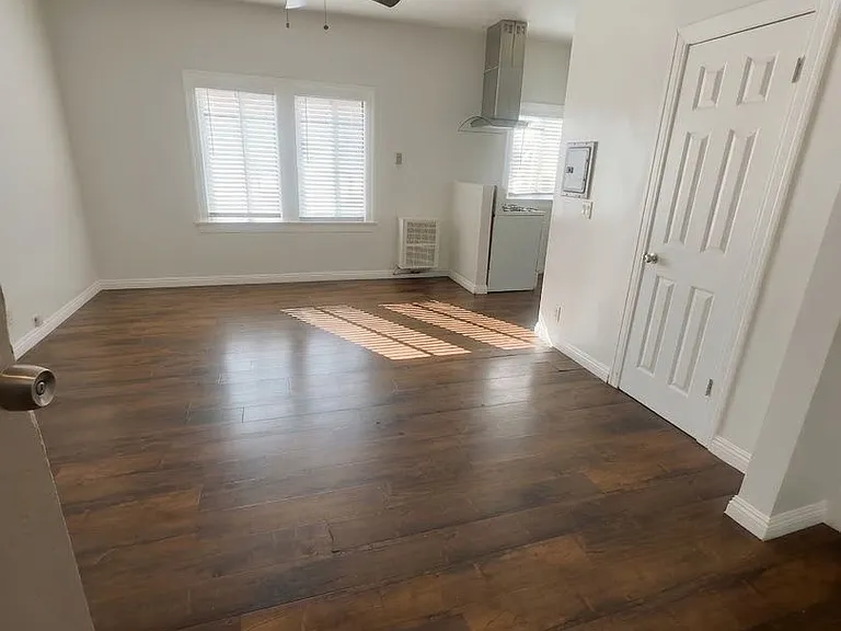 2723 San Marino St #12A — Photo 2