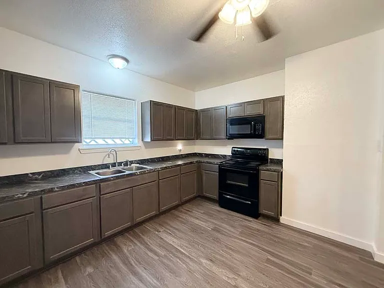 1706 Saunders St #2 — Photo 1