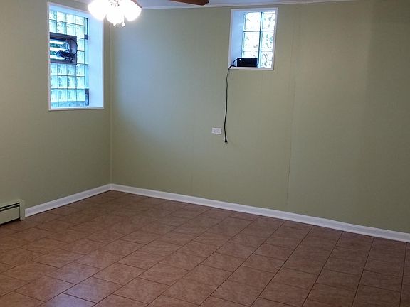 2nd image of 5201 N Washtenaw Ave #Basement