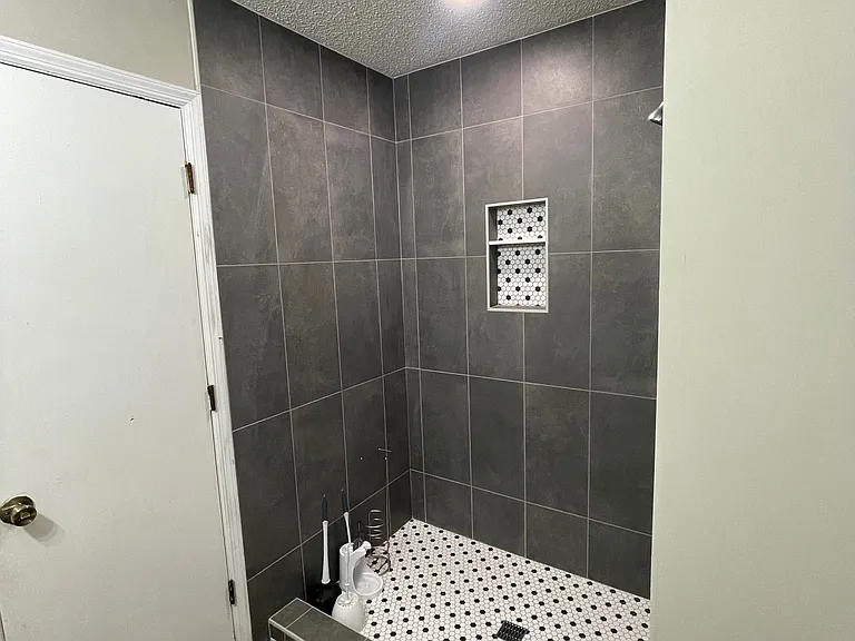 813 Robin Hood Trl — Photo 25