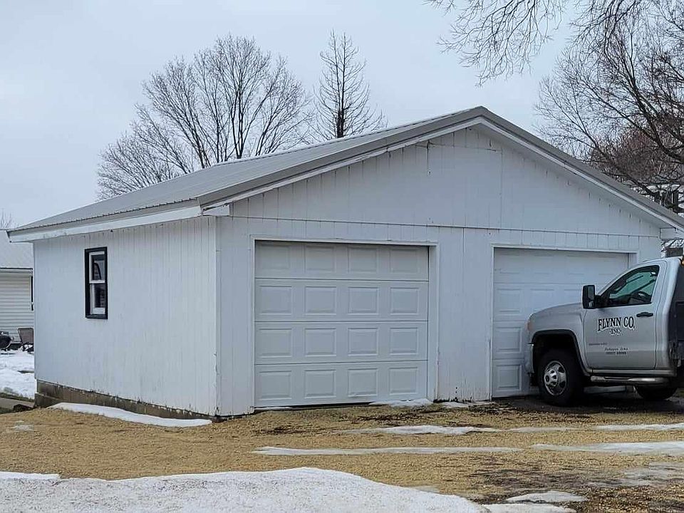2nd image of 221 Lincoln Dr
