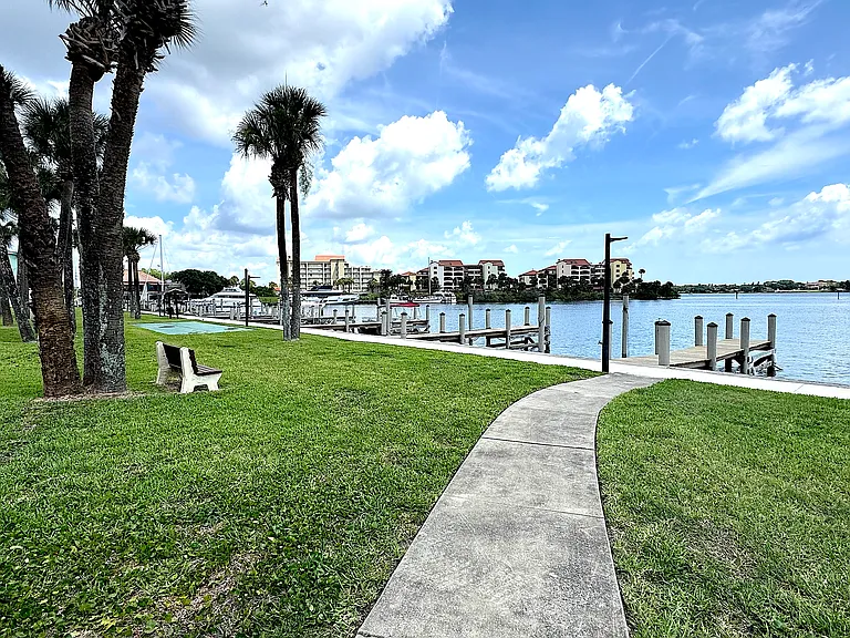 721 S Beach St — Photo 22