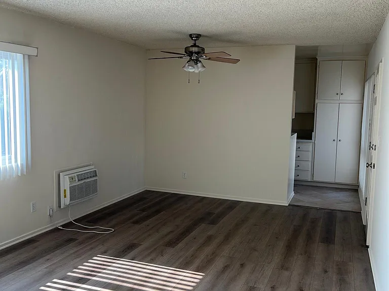 528 E Verdugo Ave #L — Photo 2