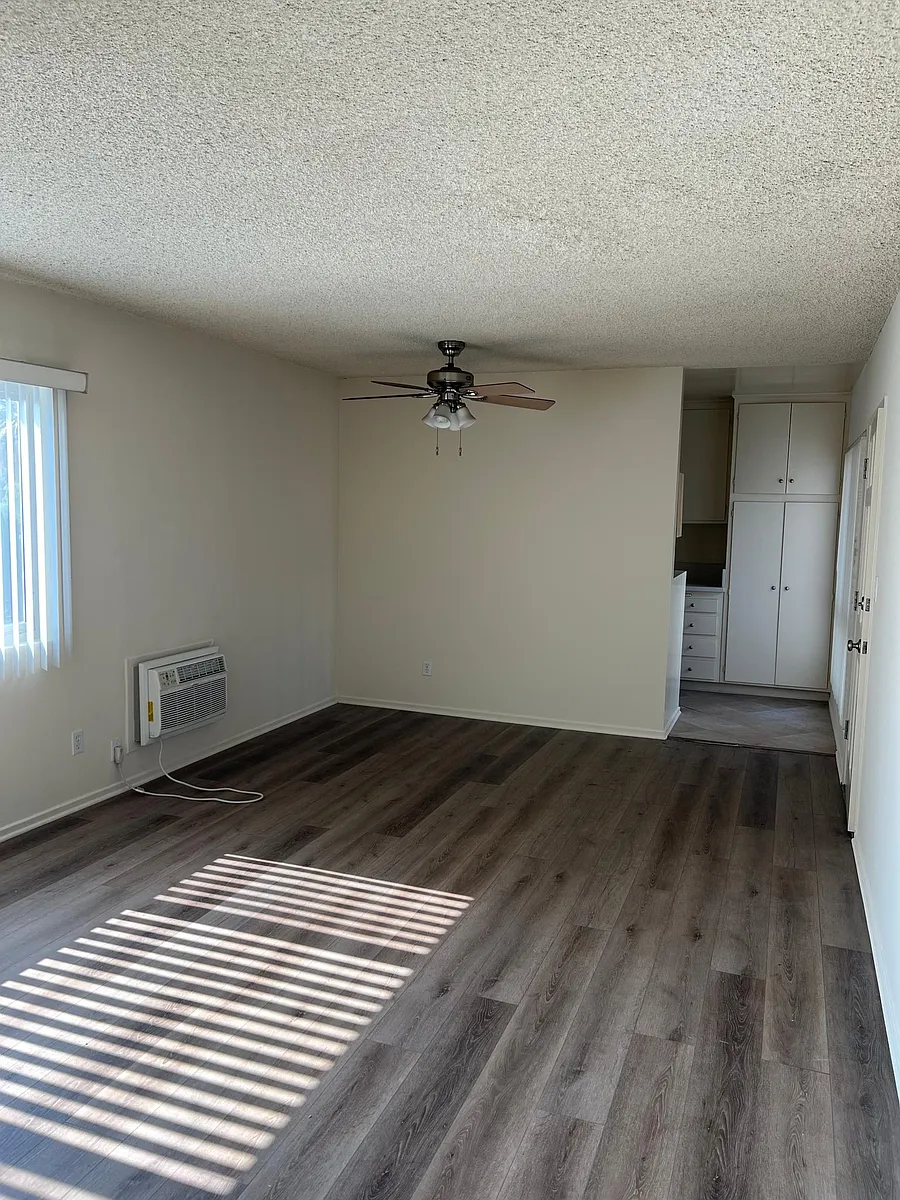 Building Photo - 528 E Verdugo Ave #L