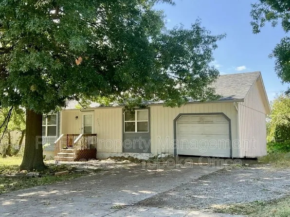 2409 SE Adams St, Topeka, KS 66605