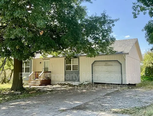 2409 SE Adams St Photo 1