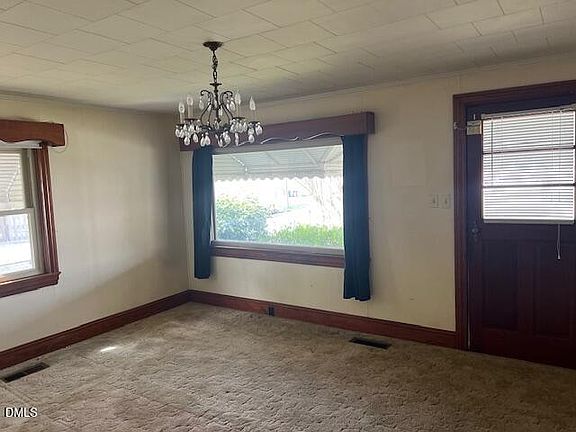 5th image of 1111 Gaston St