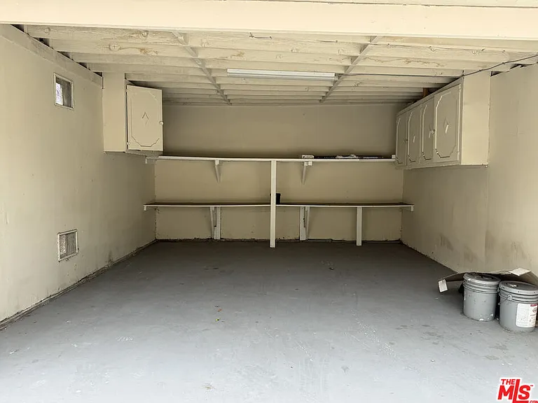 211 S Arnaz Dr #LOWER — Photo 31