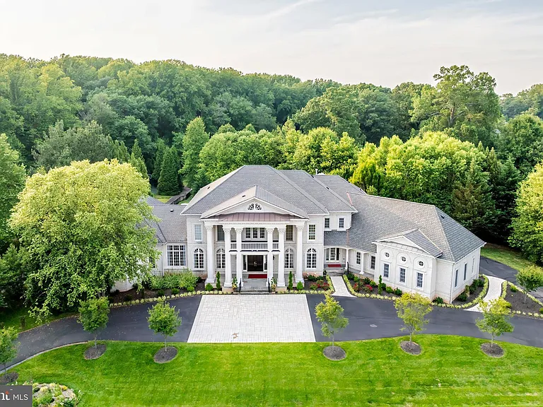 860 Nicholas Run Dr — Photo 2
