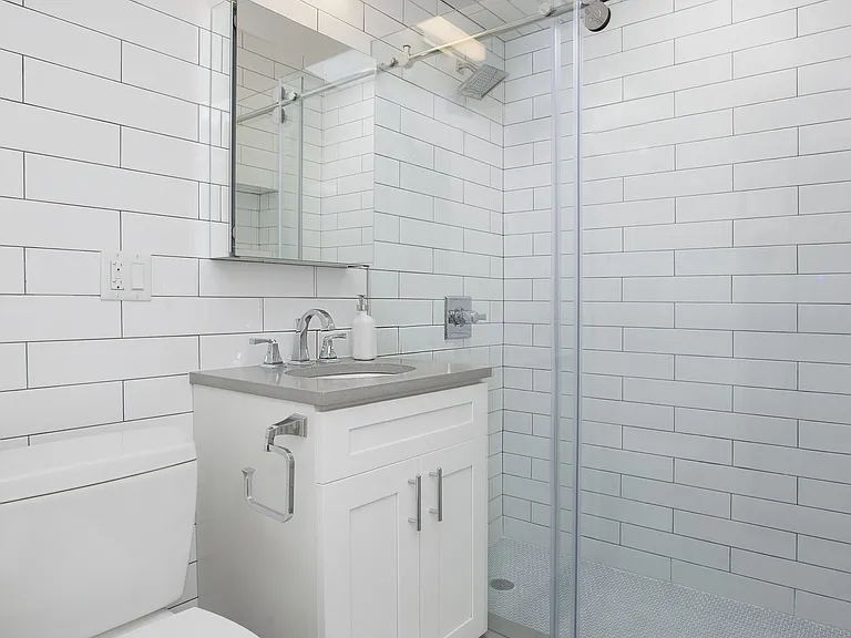 99 Suffolk St #4E — Photo 4