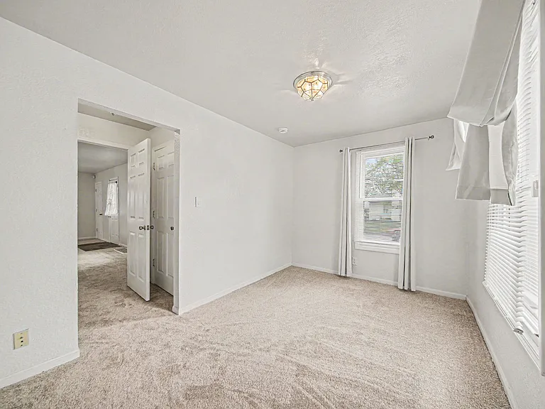 300 E Argyle St — Photo 6