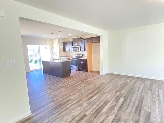 Open kitchen with Granite countertp
