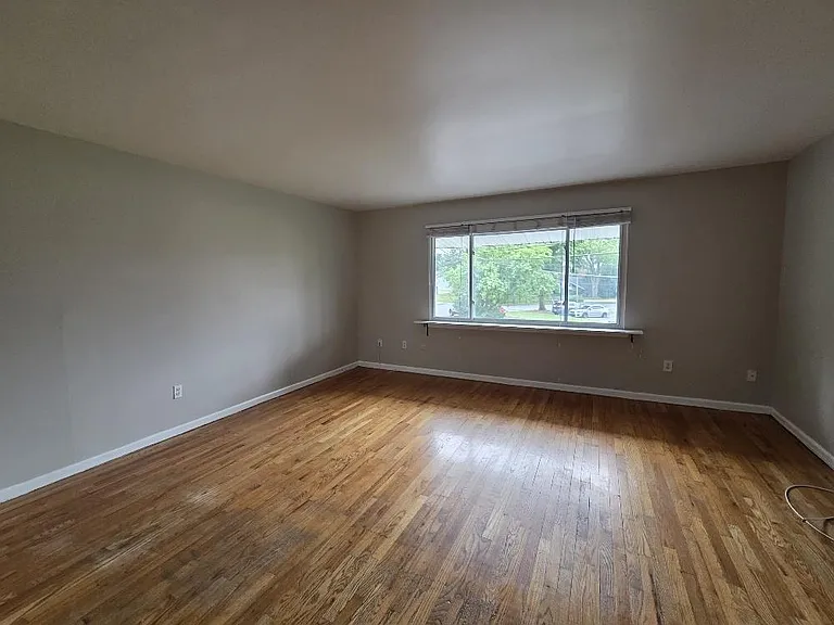 1747 Schoenersville Rd — Photo 2