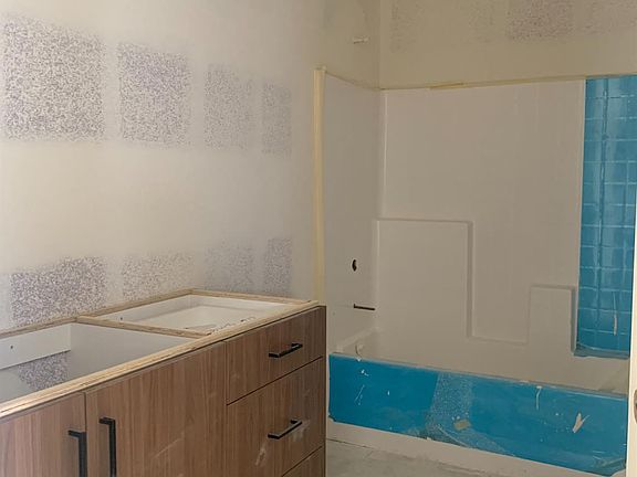 5th image of 210 Pinon St #17