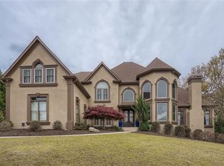 8390 Sentinae Chase Dr, Roswell, GA 30076