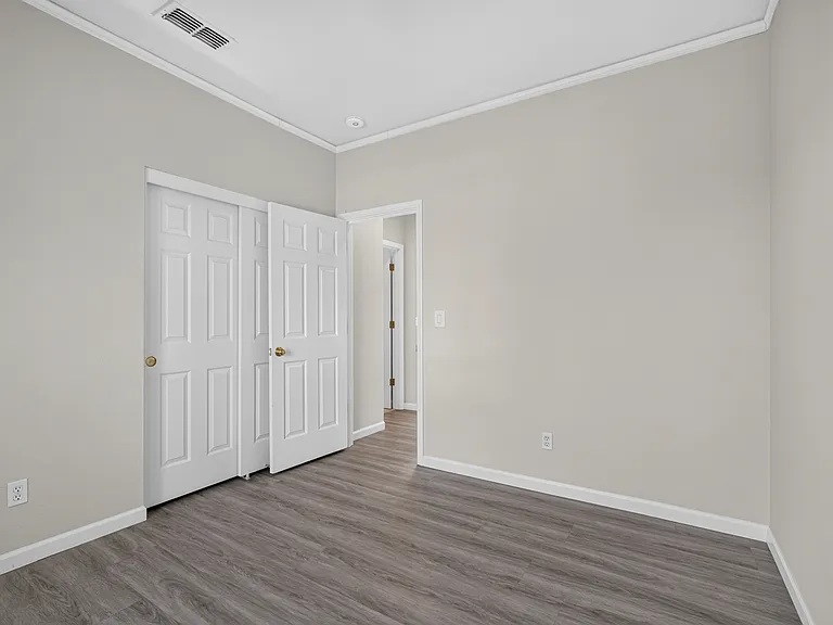 5858 Hazelwood Cmn — Photo 22