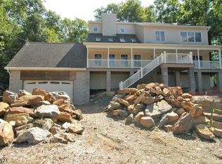 3 Ledge Rd, Lake Hopatcong, NJ 07849