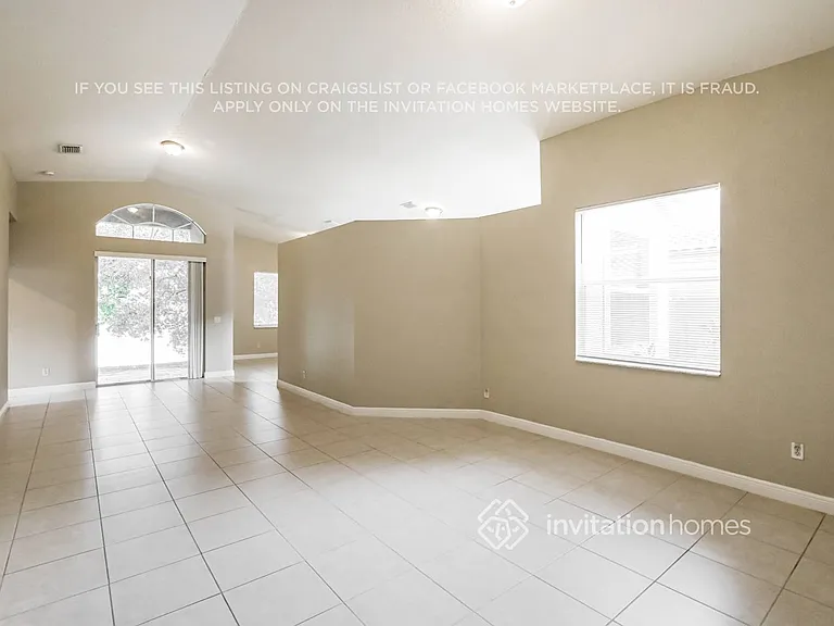 5221 SW 141st Ave — Photo 3