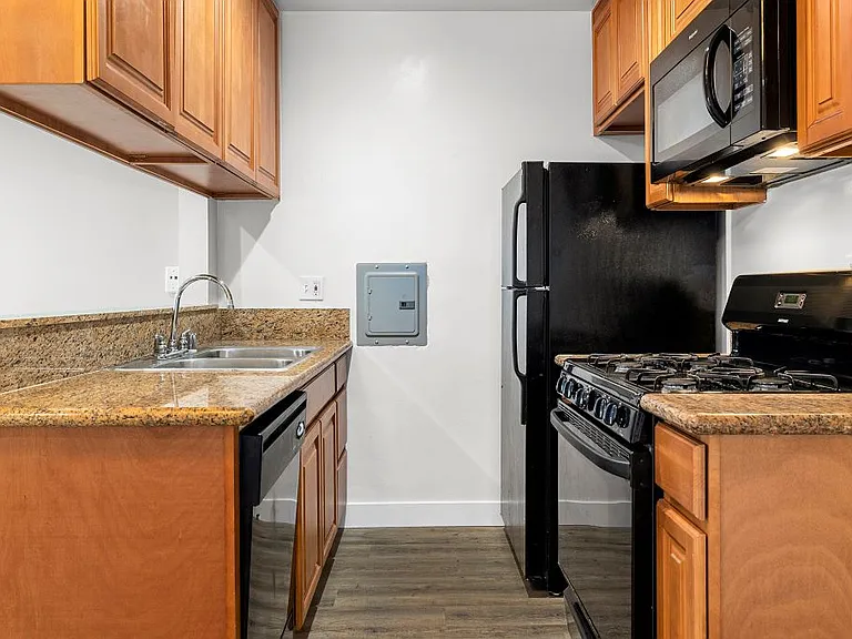 Riverside Villa Apartments — Photo 57