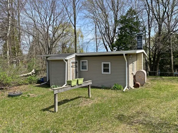 18874 Oxbow Dr, Barryton, MI 49305