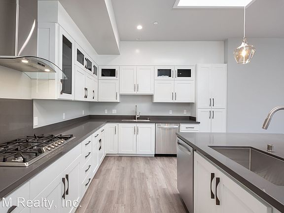 4th image of 1350 S Roxbury Dr #303