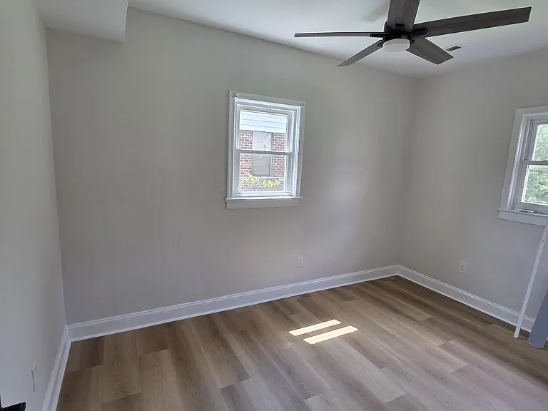 412 Winston St — Photo 3