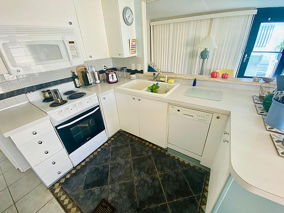 2nd image of 1039 Nettles Blvd