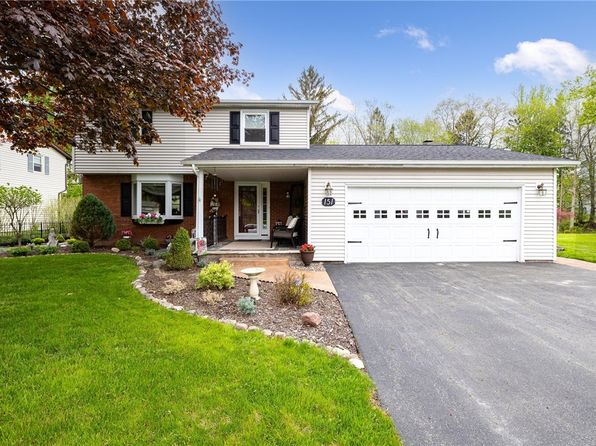 151 Brentwood Ln, Fairport, NY 14450