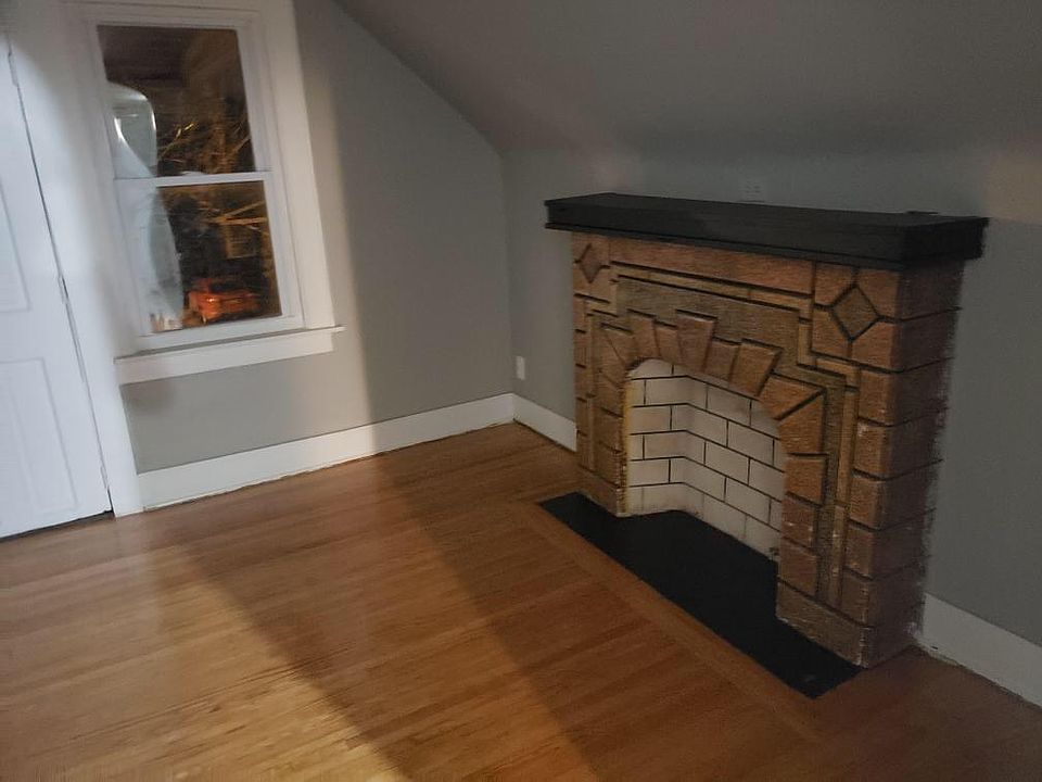 1st image of 364 Hewitt Ave #2