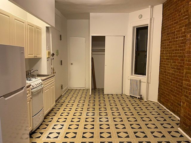 2nd image of 307 E 84th St APT 3RW