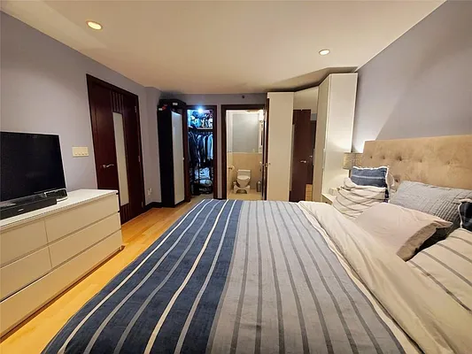 Sold by Remax Real Estate Professionals | media 18