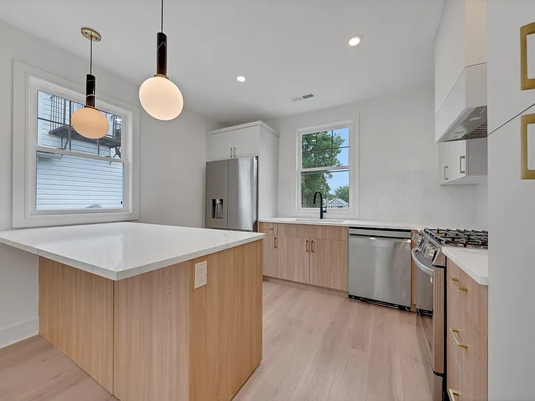 20 Lexington Ave — Photo 14