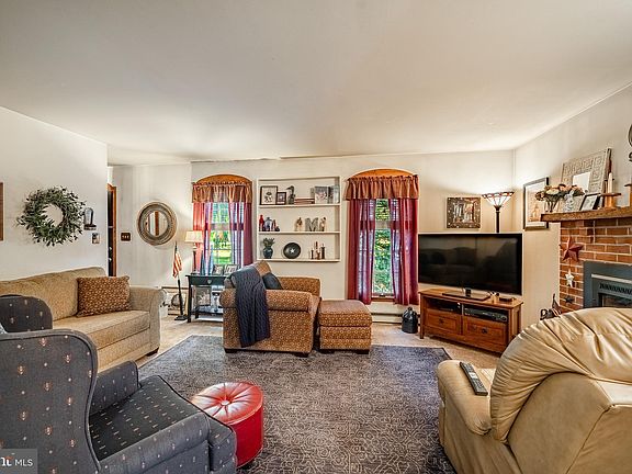 5th image of 11 Cochran Dr