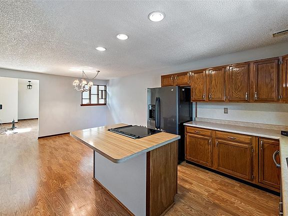 5th image of 24 Eland Ct