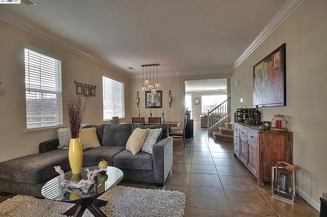 entryway *Please note: The photographs may depict furnishings and decor used for staging or previous occupancy. The home will be delivered vacant and unfurnished at the time of possession unless otherwise specified in writing.**
