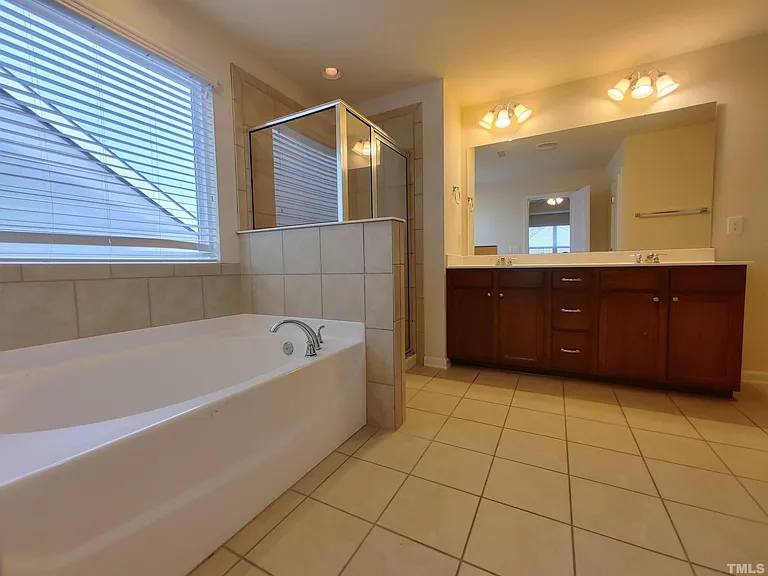 115 Glenview Ln — Photo 16