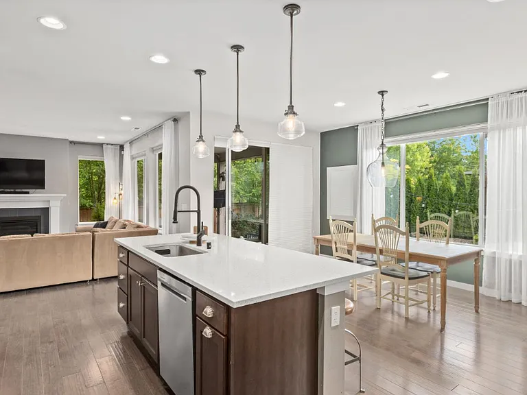 303 Vaughan Blvd NE — Photo 19
