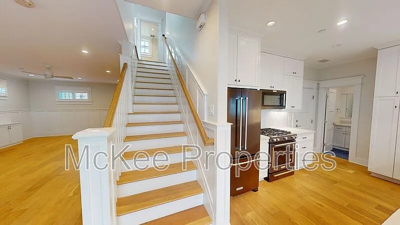3 bed, 3.0 bath, 1710 sqft, $4,650 — Photo 3