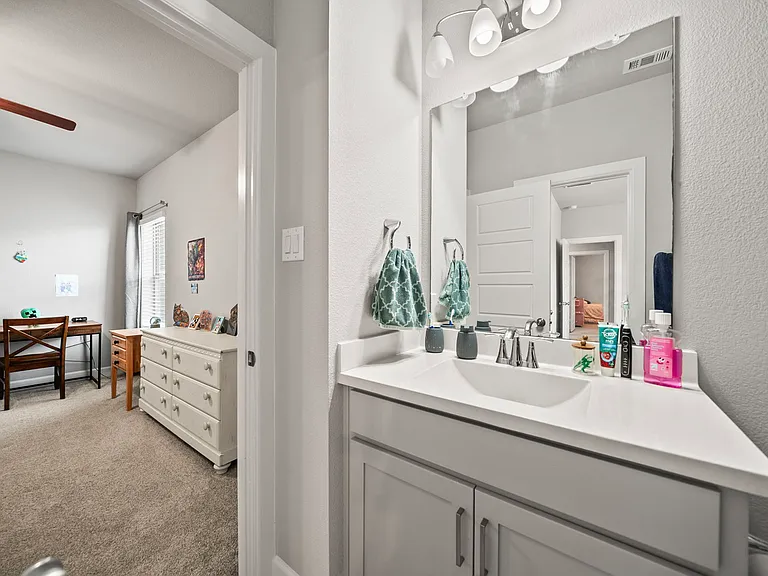 1604 Moss Trail Ct — Photo 17