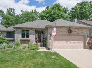 2056 Chestnut Cres, Saline, MI 48176