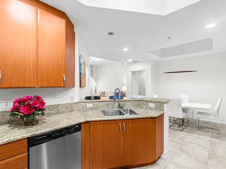 701 S Olive Ave #807 — Photo 8