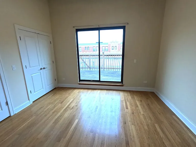 2764 N Milwaukee Ave — Photo 31