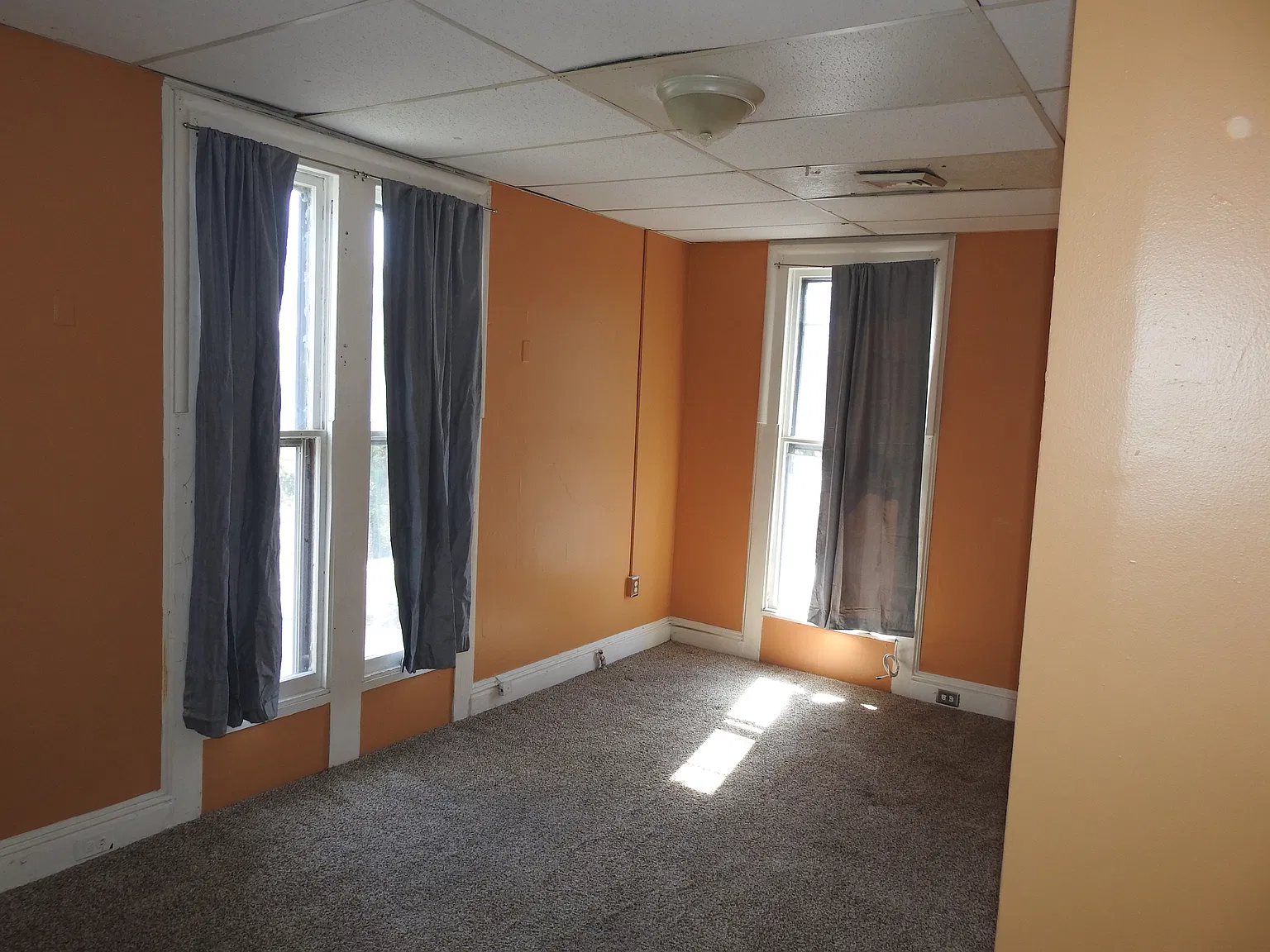 3 bed, 700 sqft, $2,300 — Photo 4