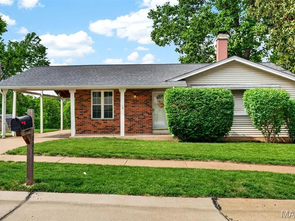 1001 Dorne Dr, Ballwin, MO 63021
