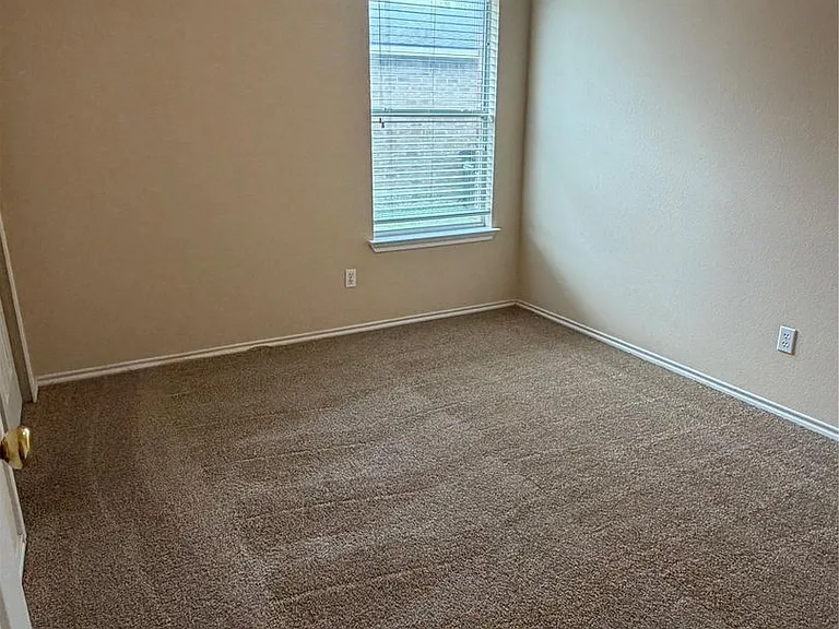 208 Carol Ave — Photo 4