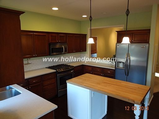 2nd image of 1502 NE Parkside Dr