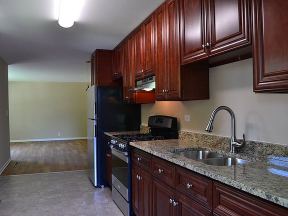 5th image of 21 Meadowlark Ln
