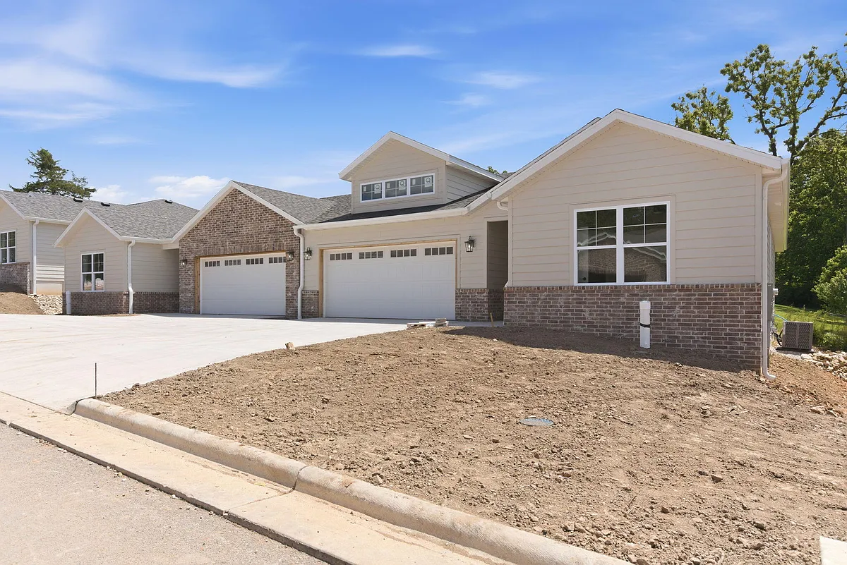 Building Photo - 2331 E Olde Ivy St